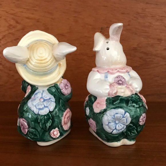 Vintage 1991 Fitz and Floyd Ceramic Bunny Salt and Pepper Shakers - Picture 6 of 8